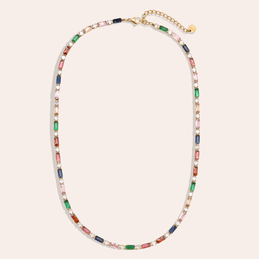 Collier Rivière Cristaux Multicolores – fond crème