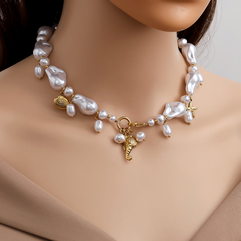Collier Perles Baroques & Charms Océan – porté
