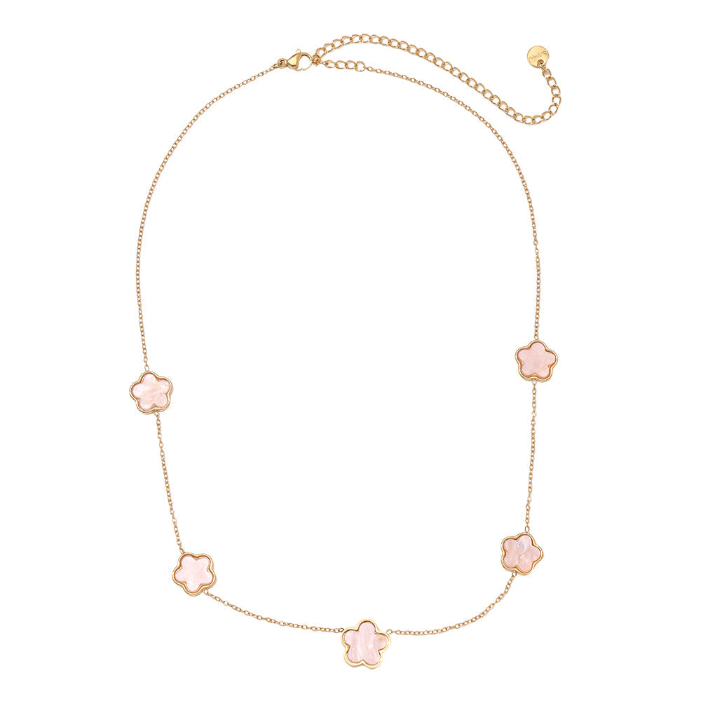 Collier Fleurs Résine Rose – fond blanc