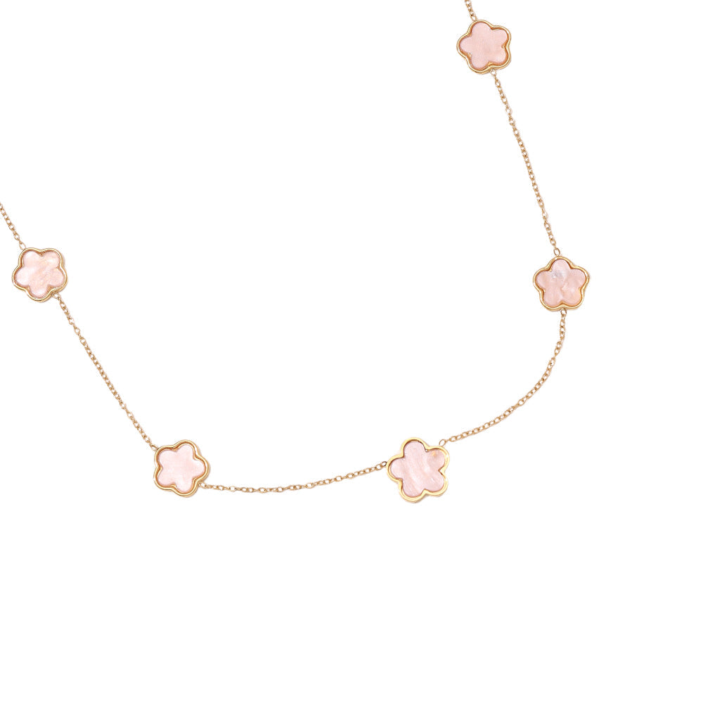 Collier Fleurs Résine Rose – détail fleurs
