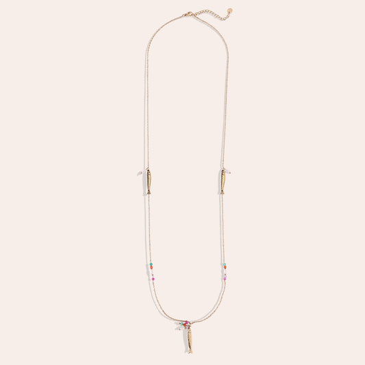 Collier Long Poissons Dorés & Perles Multicolores – fond blanc