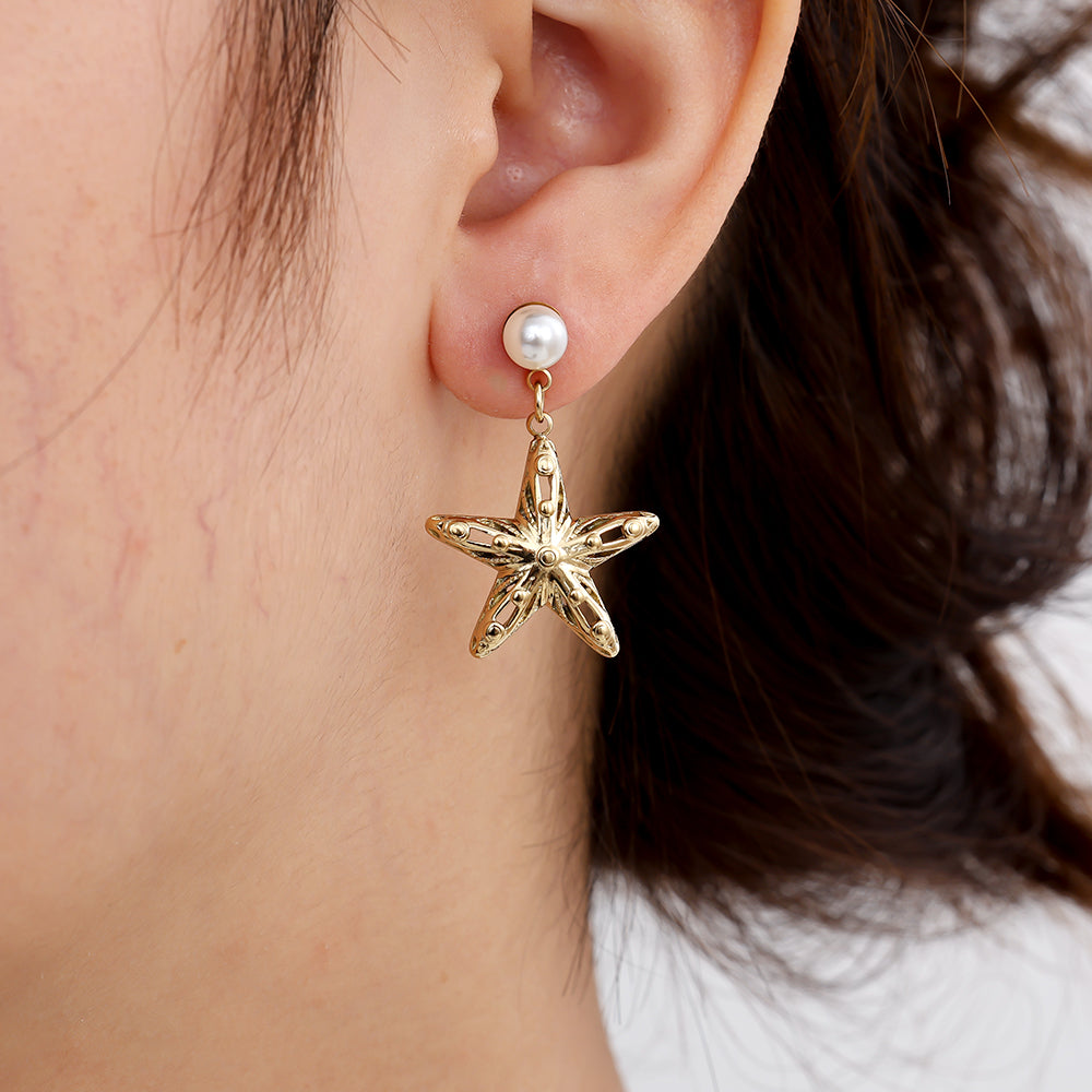 Boucles Dépareillées Étoile & Coquillage – portées ensemble