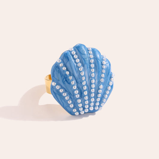 Bague Coquille Saint-Jacques Bleue Azur Micro-Perles Nacrées – fond beige vue complète